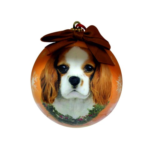 Pallina per albero di natale con decorazione cane razza king charles
